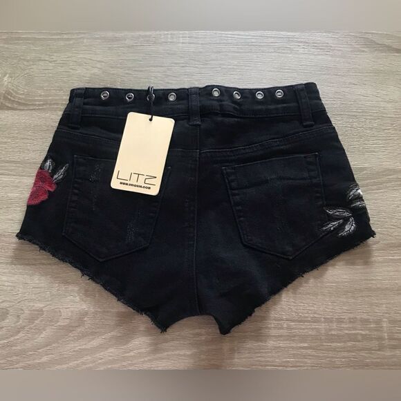 NWT … LITZ “Size: S” Stretch Denim Shorts - Picture 2 of 3